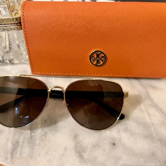 Tory Burch Sunglasses - Picture 4 of 4